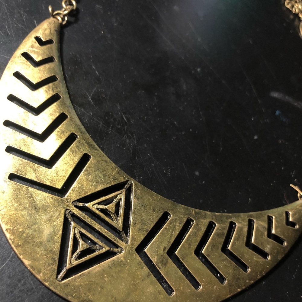 Gold accent necklace